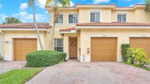 3247 NW 31st Ter, Oakland Park, FL 33309