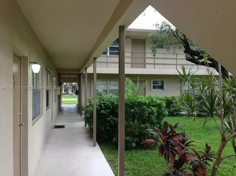 3856 S Cir Dr #10, Hollywood, FL 33021