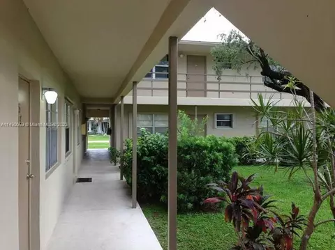3856 S Cir Dr #10, Hollywood, FL 33021