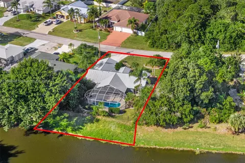 442 SW Dalton Cir, Port Saint Lucie, FL 34953