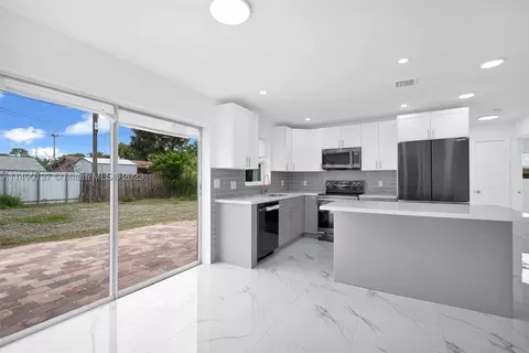 926 S 12th Ct S, Lake Worth, FL 33460
