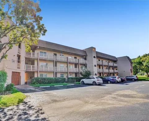 9841 Sunrise Lakes Blvd #205, Sunrise, FL 33322