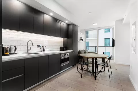 227 NE 2nd St #1508, Miami, FL 33132