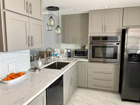609 NE 14th Ave #507, Hallandale Beach, FL 33009