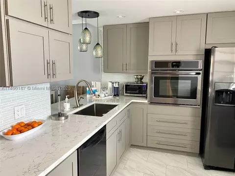 609 NE 14th Ave #507, Hallandale Beach, FL 33009