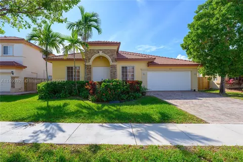 9432 SW 218th Ln, Cutler Bay, FL 33190