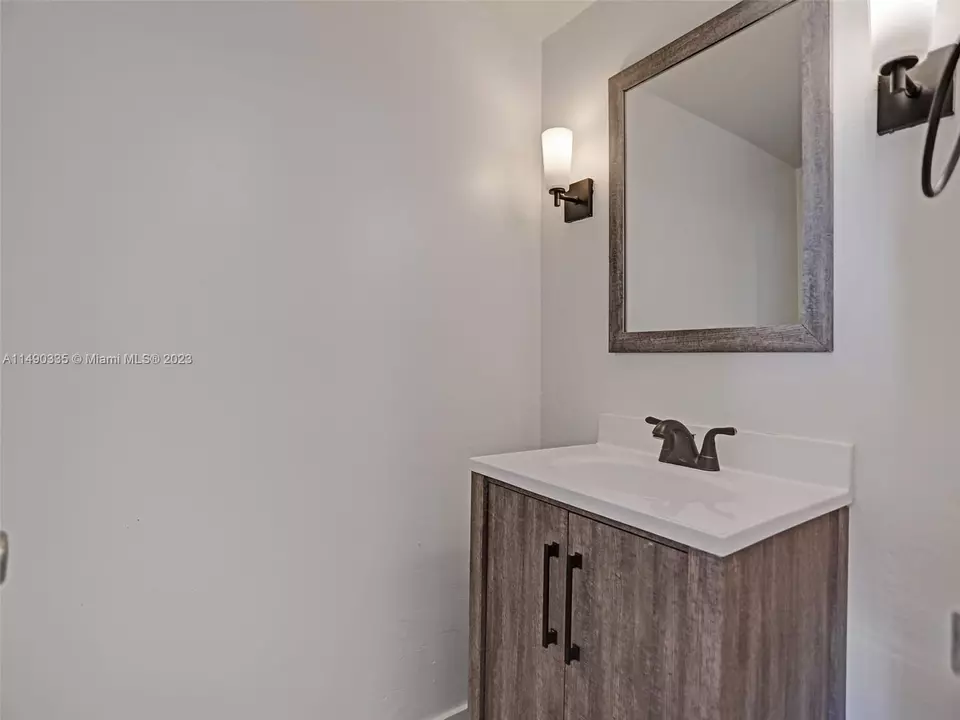  7620 Carlyle Ave #403, Miami Beach, FL 33141 photo 12