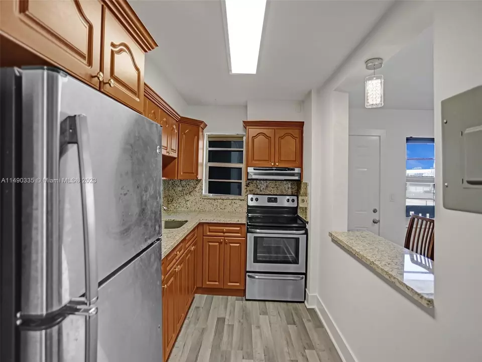  7620 Carlyle Ave #403, Miami Beach, FL 33141 photo 1