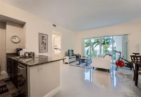 19900 E Country Club Dr #414, Aventura, FL 33180