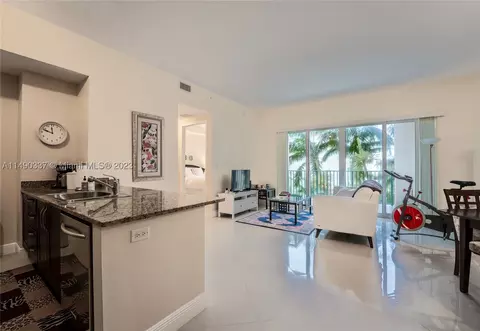 19900 E Country Club Dr #414, Aventura, FL 33180