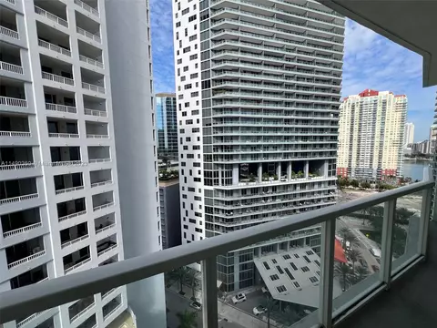 218 SE 14th St #1806, Miami, FL 33131