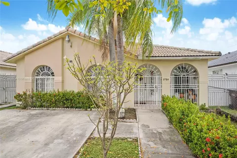 2784 W 70th St, Hialeah, FL 33016