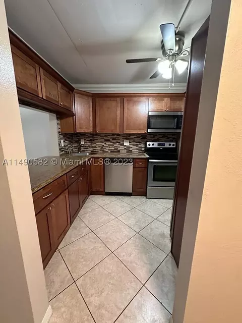 8311 Sands Point Blvd #R102, Tamarac, FL 33321