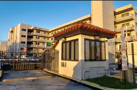 9915 W Okeechobee Rd #2-207, Hialeah Gardens, FL 33016