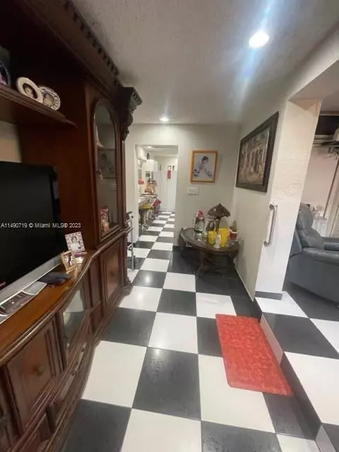 661 E 64th St, Hialeah, FL 33013 photo 14