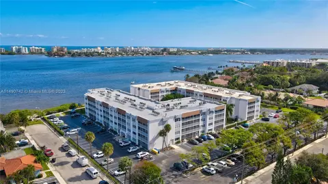 1502 S Lakeside Dr #309, Lake Worth, FL 33460