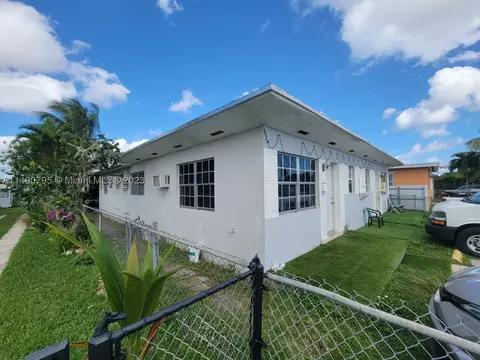 2457 NW 35th St, Miami, FL 33142