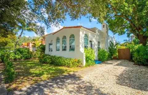 2113 Red Rd, Miami, FL 33155
