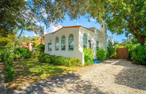 2113 Red Rd, Miami, FL 33155
