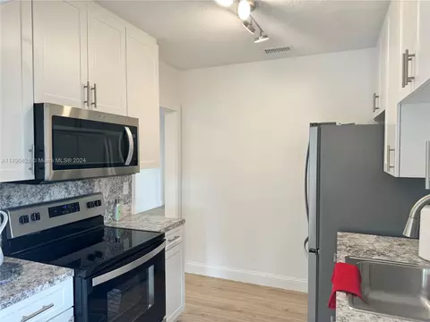 550 SE 2nd St, Hialeah, FL 33010 photo 10