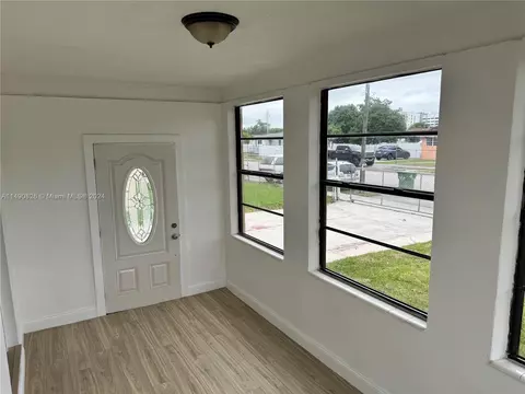 550 SE 2nd St, Hialeah, FL 33010 photo 4