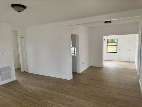 550 SE 2nd St, Hialeah, FL 33010 photo 5