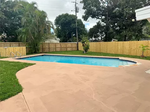 550 SE 2nd St, Hialeah, FL 33010 photo 22