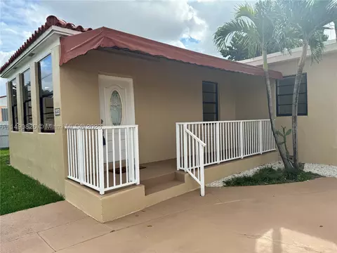 550 SE 2nd St, Hialeah, FL 33010