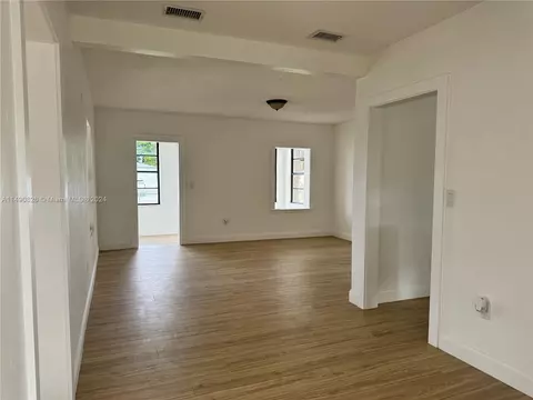 550 SE 2nd St, Hialeah, FL 33010 photo 7