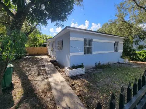 250 NE 58th St, Miami, FL 33137