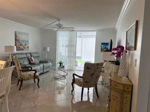 324 SE 10th St #104, Dania Beach, FL 33004