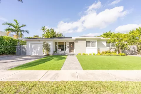 2045 Alamanda Dr, North Miami, FL 33181