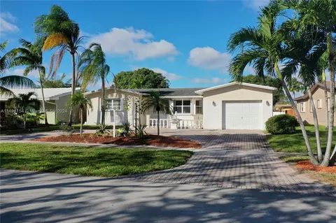1930 N 49th Ave, Hollywood, FL 33021