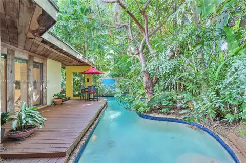 3974 Utopia Ct, Coconut Grove, FL 33133 photo 2