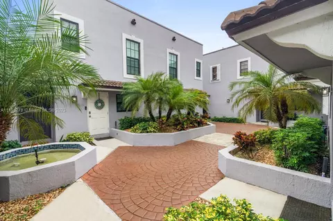 11703 NW 11th St, Pembroke Pines, FL 33026