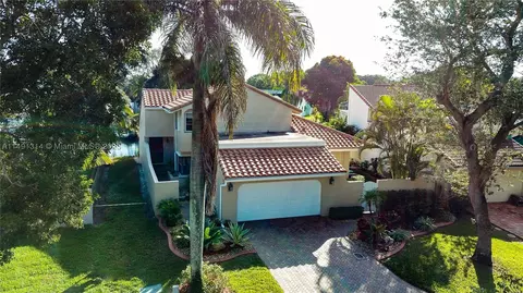 2805 Garden Dr, Hollywood, FL 33026