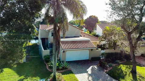 2805 Garden Dr, Hollywood, FL 33026