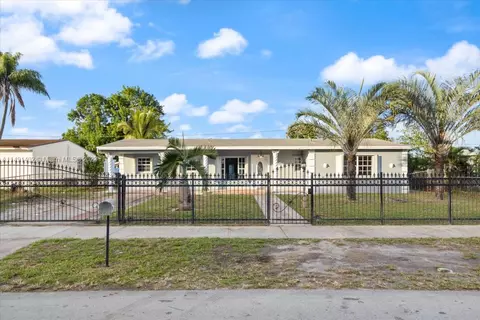 2961 NW 185th Ter, Miami Gardens, FL 33056