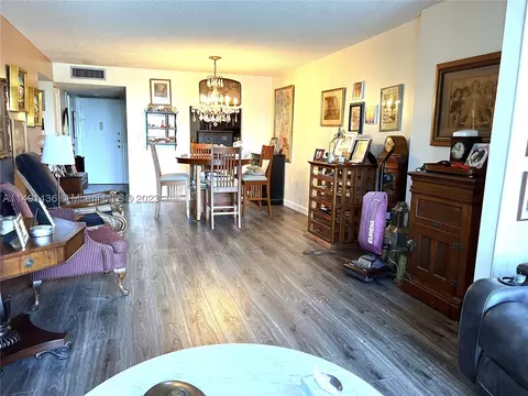 1000 Parkview Dr #305, Hallandale Beach, FL 33009