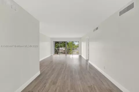 1450 NE 191st St #301, Miami, FL 33179