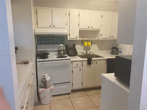 20731 NE 4th Pl #101, Miami, FL 33179