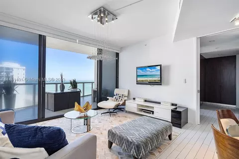 2201 Collins Ave #1411, Miami Beach, FL 33139