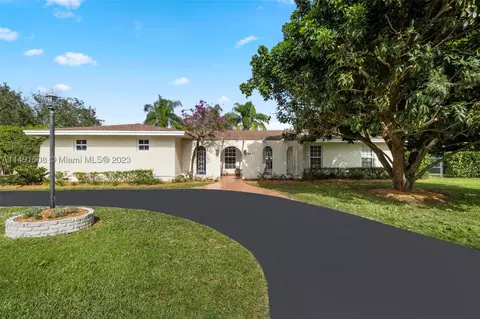 8621 SW 146th St, Palmetto Bay, FL 33158