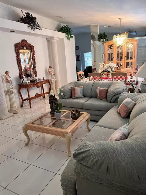 3244 W 77th Pl, Hialeah, FL 33018 photo 3