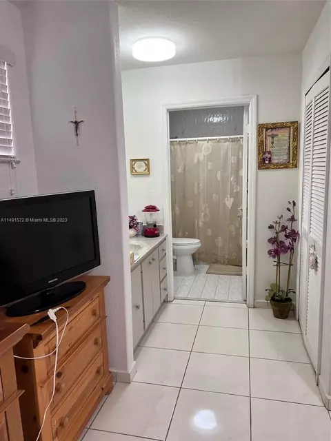 3244 W 77th Pl, Hialeah, FL 33018 photo 8