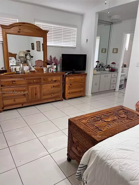 3244 W 77th Pl, Hialeah, FL 33018 photo 7