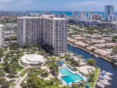 2500 Parkview Dr #2318, Hallandale Beach, FL 33009