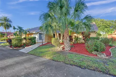961 Bayberry Point Dr, Plantation, FL 33324