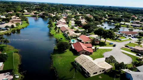 15011 Featherstone Way, Davie, FL 33331