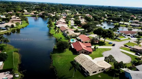 15011 Featherstone Way, Davie, FL 33331